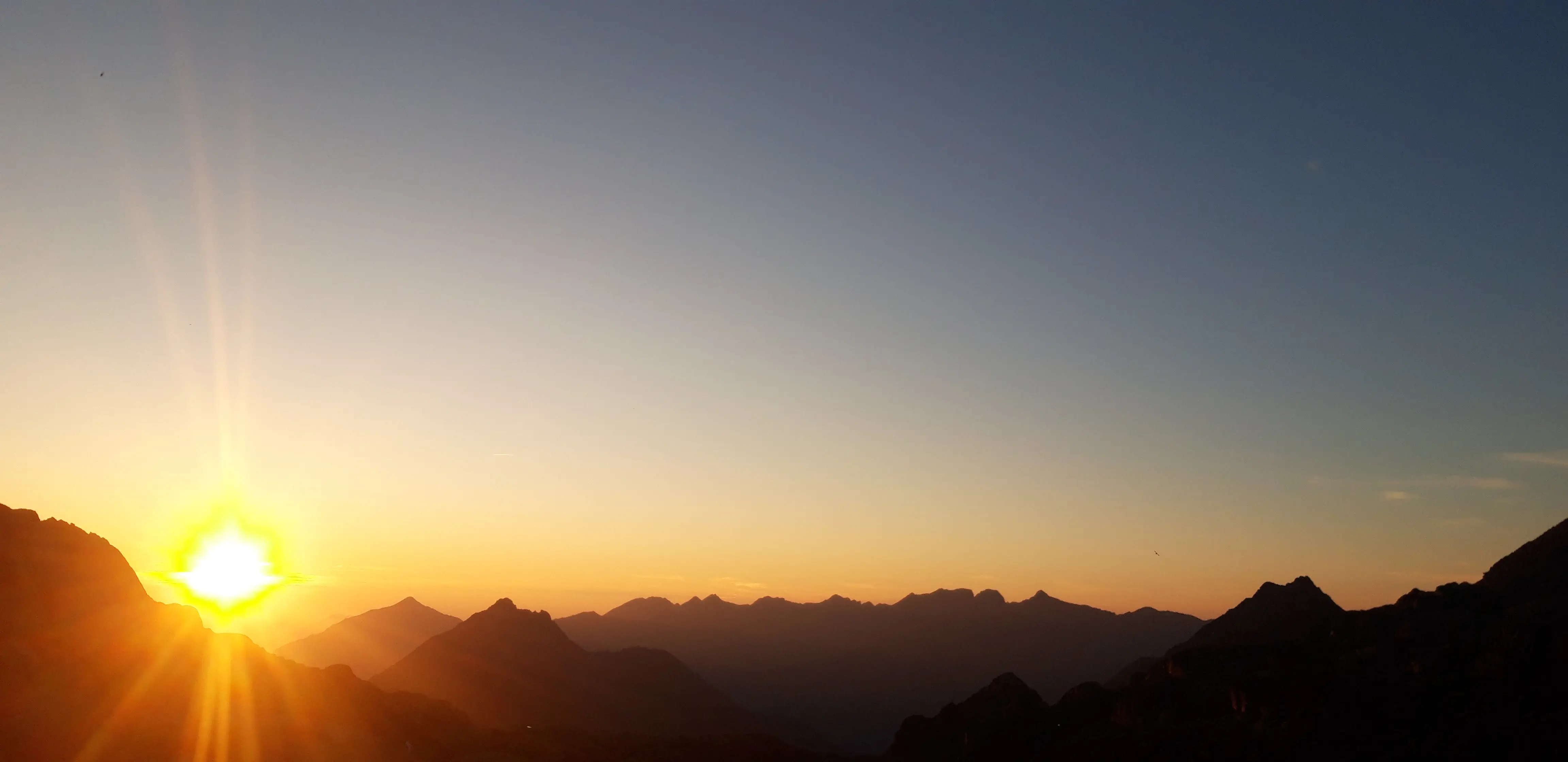 Atardecer y amanecer en montaña